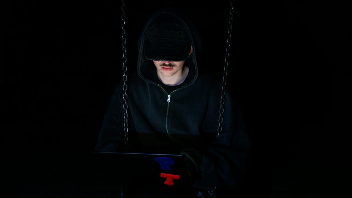A Guide to Protecting Your Devices from Attacks on Phishing Websites