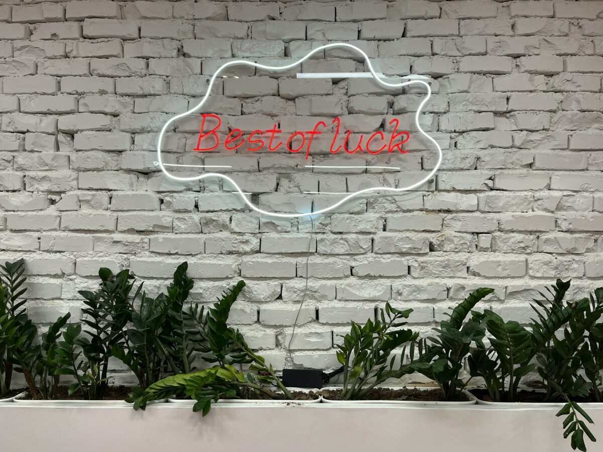 Instructions on How to Make Neon Text That Glows in Photoshop